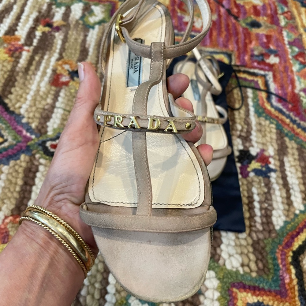 🎉🌺 Prada Tan Leather Sandals